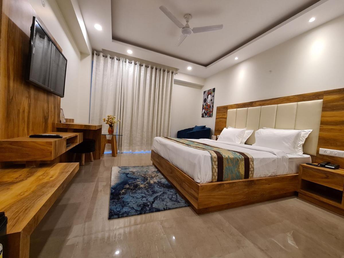 Hotel Golf View Sakura-Golf Course Road グルガウン エクステリア 写真