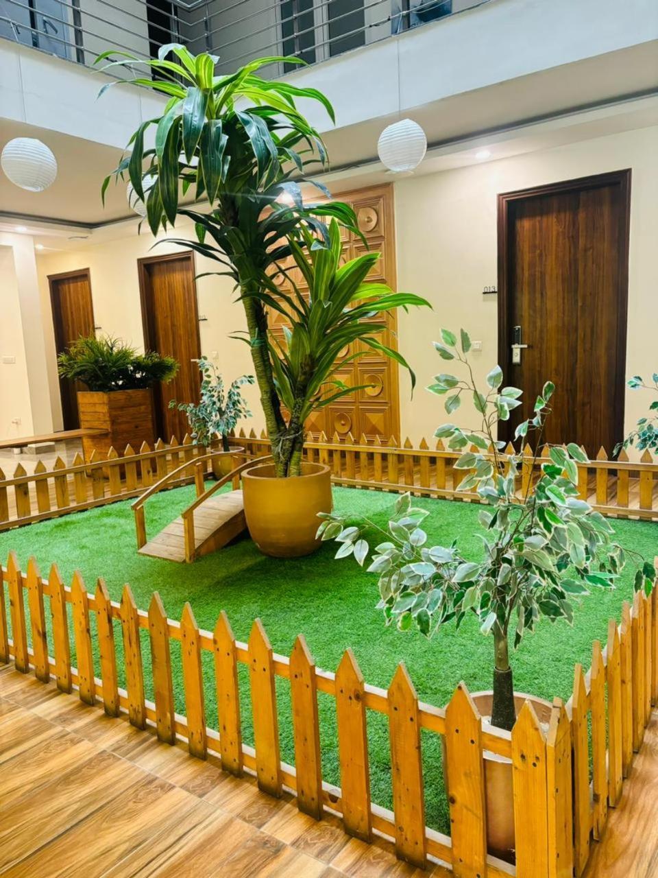 Hotel Golf View Sakura-Golf Course Road グルガウン エクステリア 写真